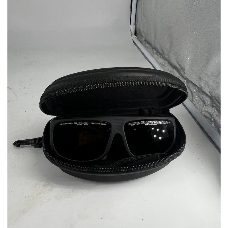 Thorlabs LG9 Laser Safety Glasses