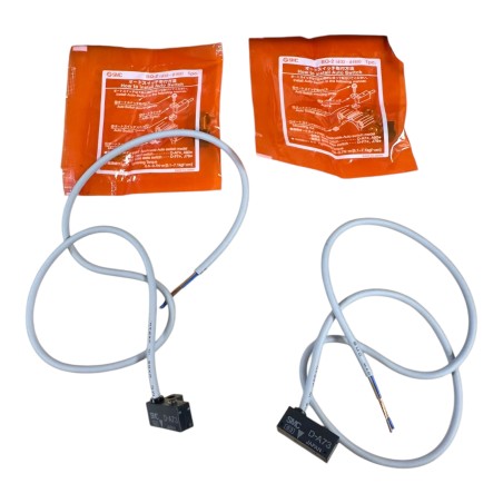 LOT DE 2 SMC D-A73 CAPTEUR DE COMMUTATION