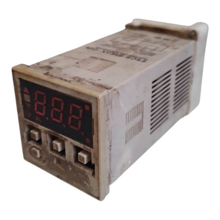 OMRON E5CS-R1KJX-DIN Régulateur de température