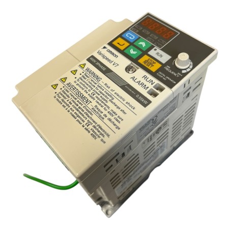 OMRON CIMR-V7AZ40P4 Variateur de fréquence 0.55kW + 3G3MV-PDRT2 Panneau contrôle