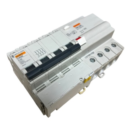 MERLIN GERIN 24231 Disjoncteur 4P 32A + 26545 Bloc différentiel 300mA