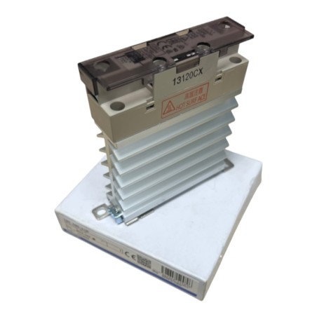 OMRON G3PE-215B Relais statique compact 15A/100-240VAC 12-24VDC